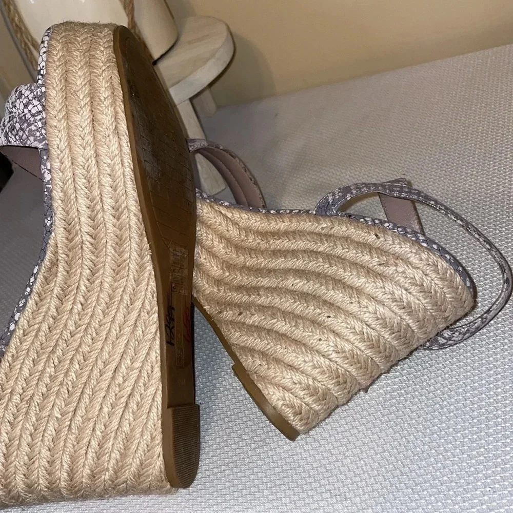 Deltan women’s wedge 9.5  Everly espadrille snake metallic cream sandal heels